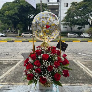 Arreglo Rosas Rojas y globo burbuja