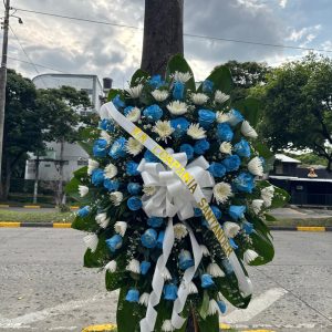 Corona Fúnebre Rosas y Crisantemos 💙