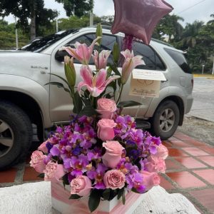 Arreglo Floral Lirios y orquídeas 💜