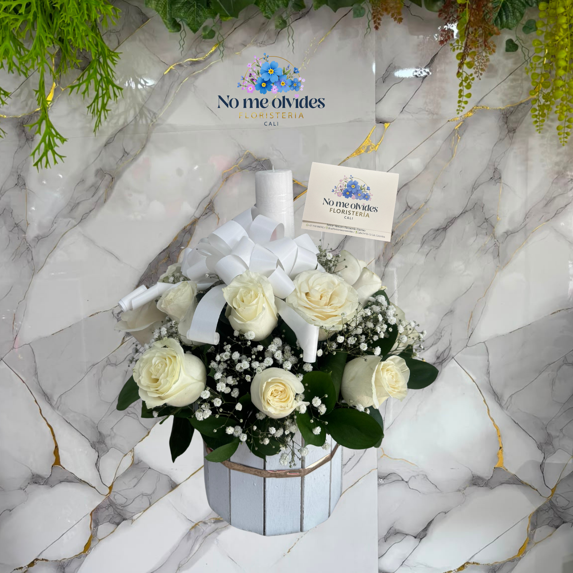 Arreglo Floral de Condolencias Luz de Paz en Rosas Blancas