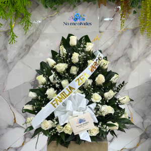 Abanico Funebre con Rosas Blancas en Cali