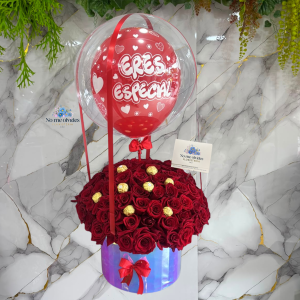 Caja Redonda de Rosas Rojas con Globo y Chocolates Ferrero